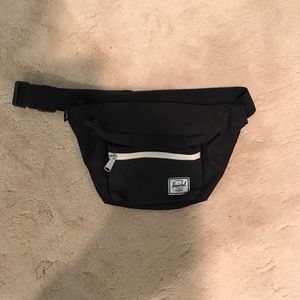 Herschel Supply Co. Seventeen Hip Pack, Black.